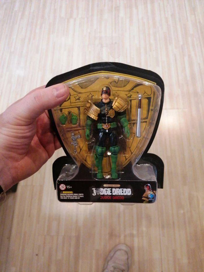 Hiya toys judge dredd exquisite mini 2000 ad - photo numéro 1