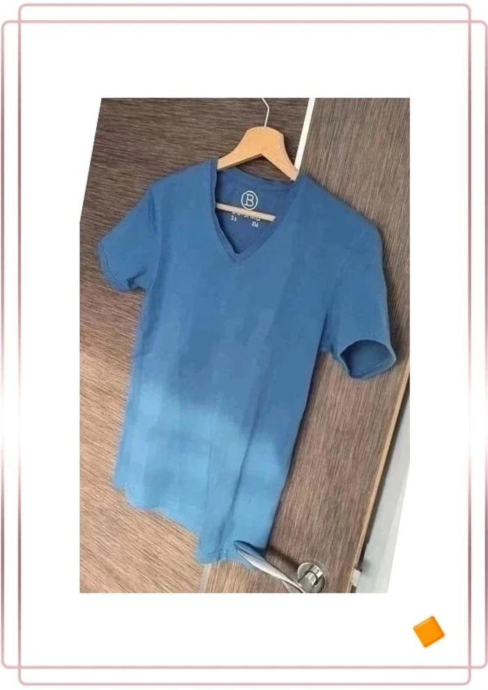 🌻Joli T shirt bleu canard taille 36 - photo numéro 1