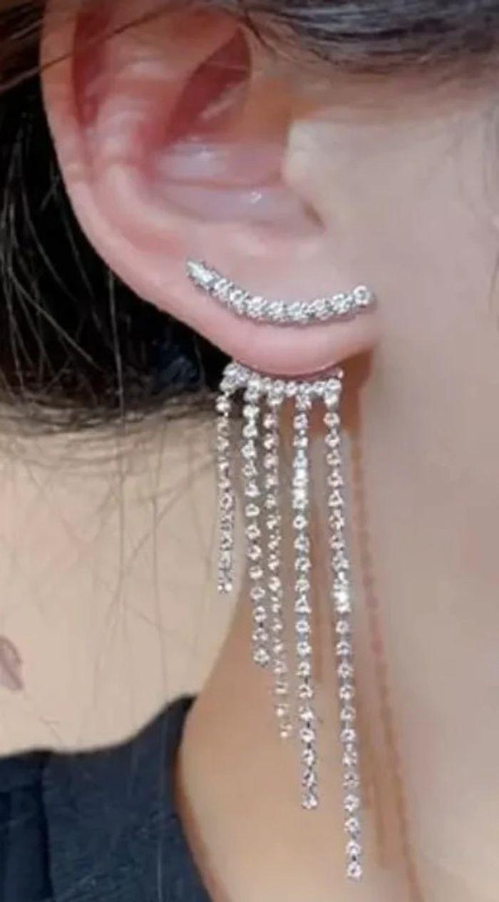 Jolies boucles d oreilles longues strass couleur argent neuve - photo numéro 2