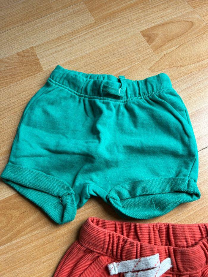 Lot de short/pantalon Kiabi taille 18 m - photo numéro 3