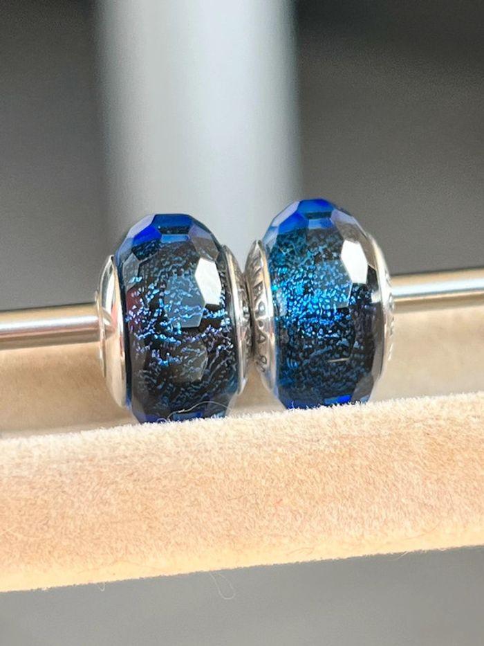 Paire de Murano Pandora bleu facetté iridescent - photo numéro 1