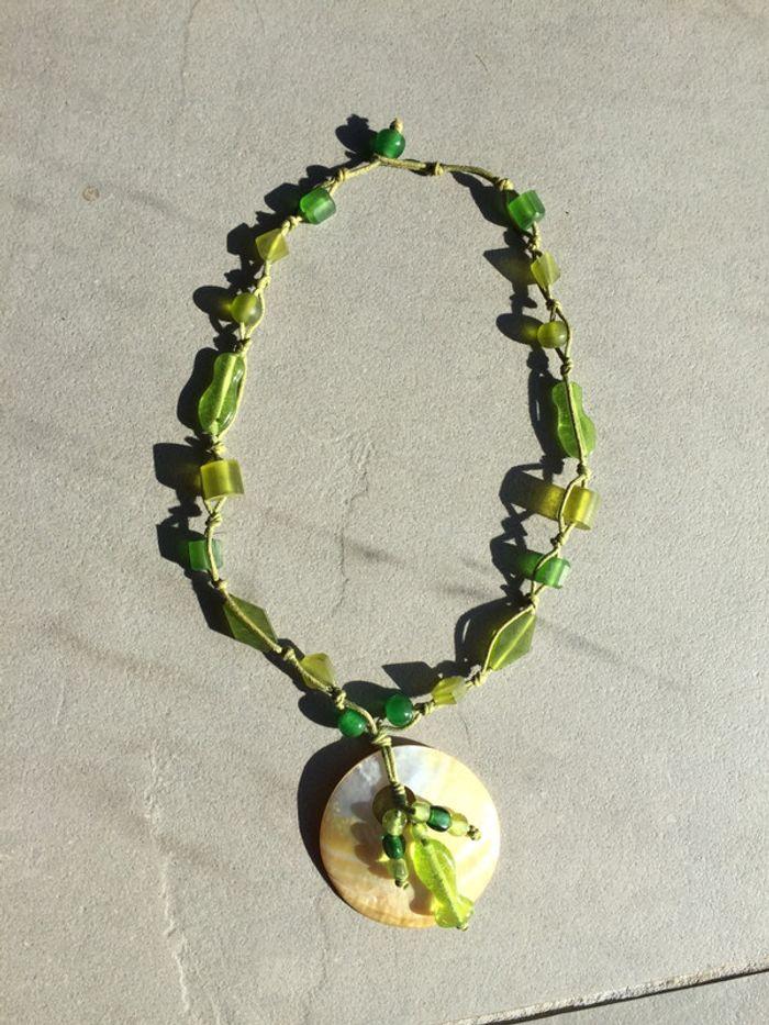 Collier vert - photo numéro 1