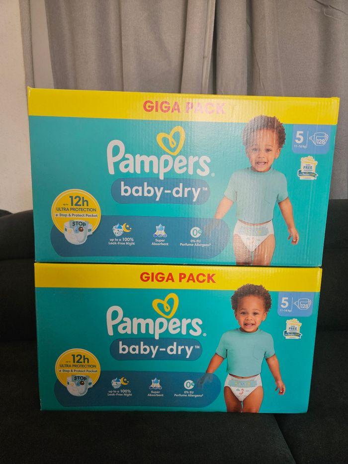 Lot de 2 paquets de couche Pampers Baby Dry Taille 5