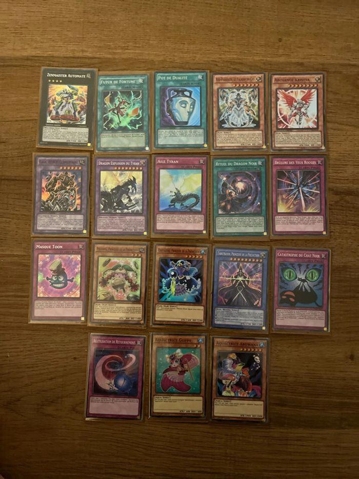 Carte yu-gi-oh Holographique - photo numéro 1