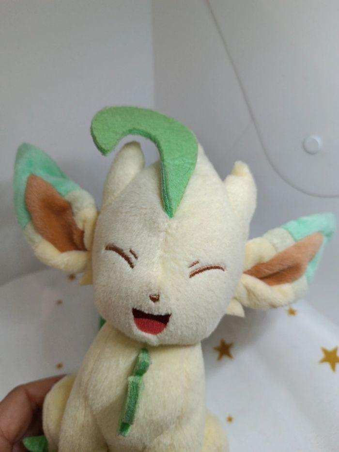 2017 center Poupée peluche doudou pokémon tomy officiel phyllali eevee evoli leafeon évolution - photo numéro 8