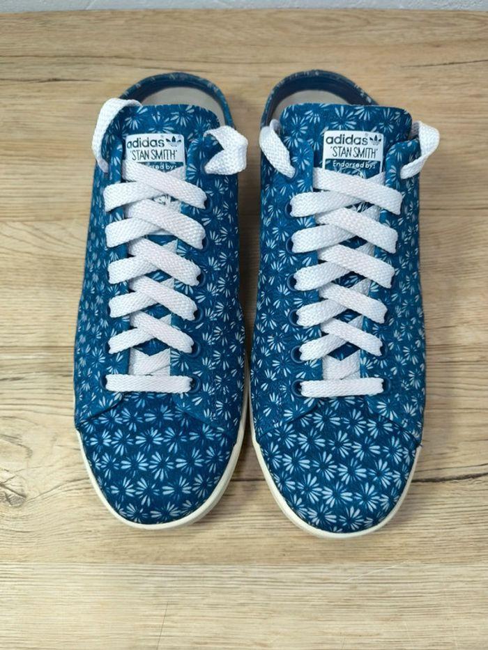 Mules adidas bleue marine à fleurs pointure 42.5 neuves avec boîte - photo numéro 3