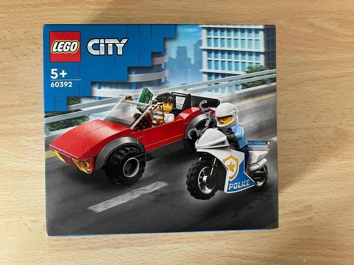 LEGO 60392 NEUF & SCELLÉ 🏍️ "Moto de police & voiture de méchant" Lego city - photo numéro 1