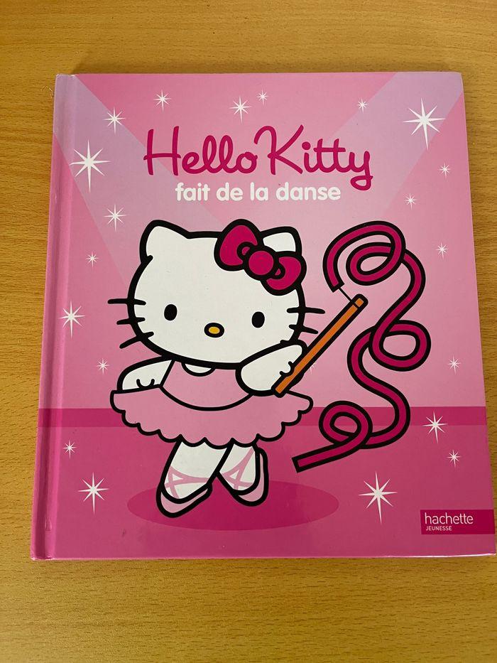 livre Hello Kitty fait de la danse