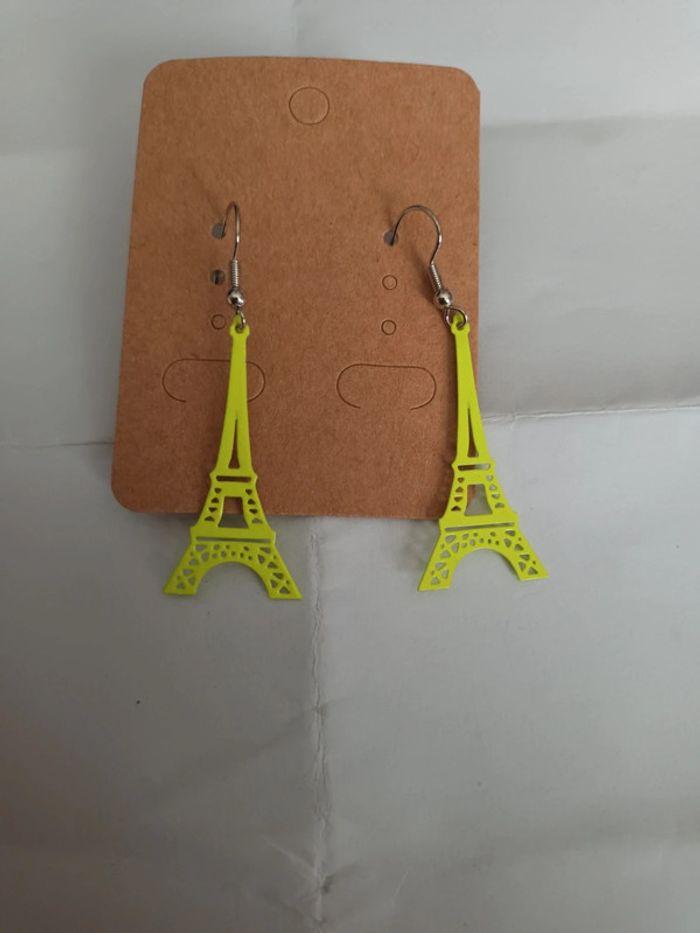 Boucles d'oreilles tour eiffel jaune fluo