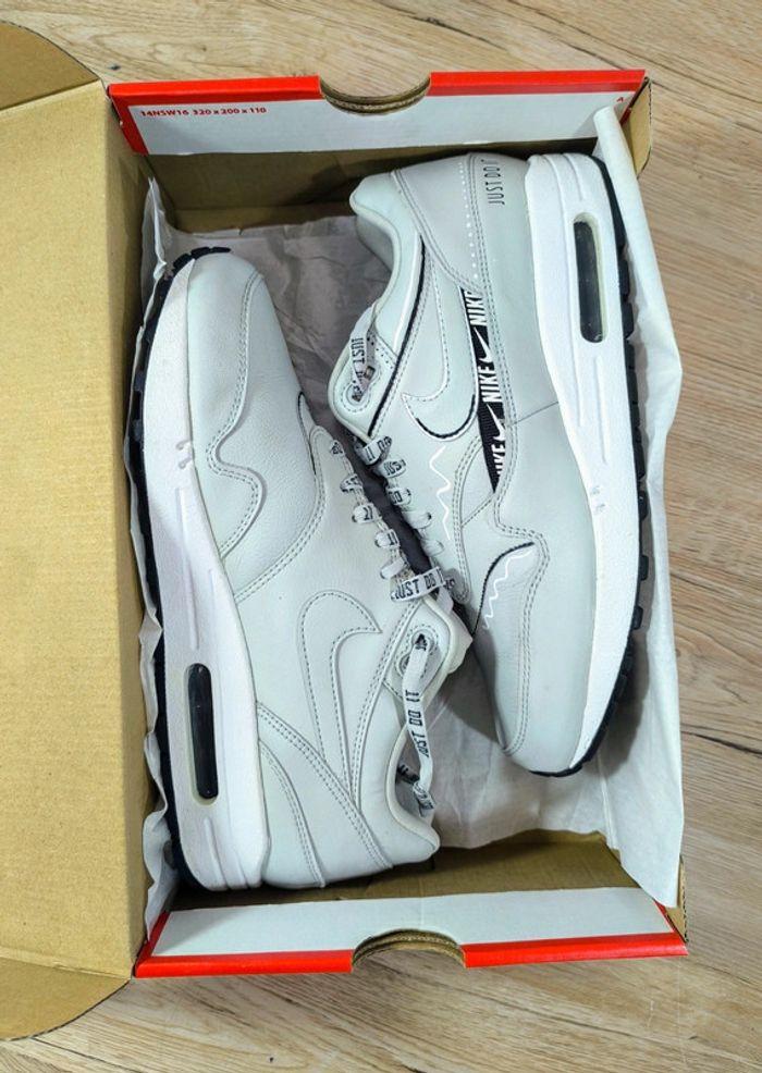 Baskets Nike air Max 1 light silver pointure 40.5 neuves avec boîte - photo numéro 1