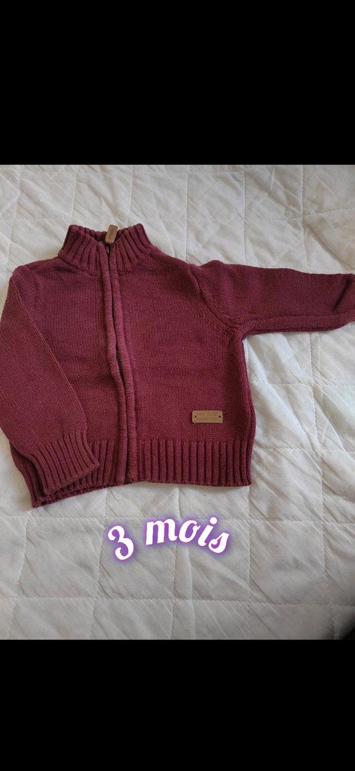 Gilet bordeaux 3 mois