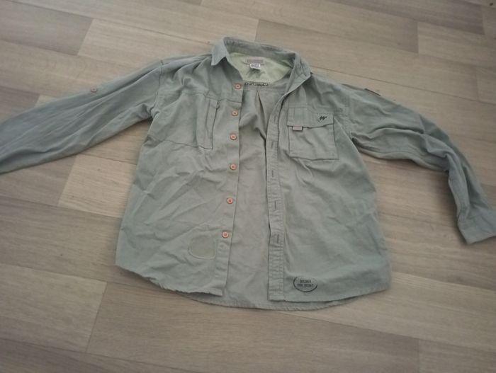 Chemise , veste. Taille : 14 ans . Vert kaki. . a manches longues.  Marque : Quechua.(Décathlon). - photo numéro 1