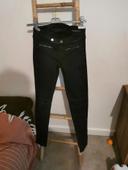 Pantalon guess taille EU 55. 25 voir photo