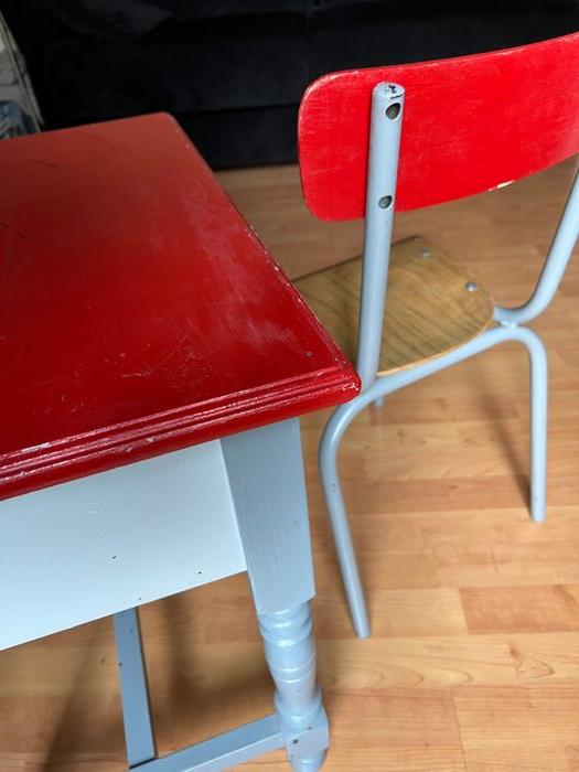 Petit bureau tout simple pour enfant, rouge avec sa chaise - photo numéro 4