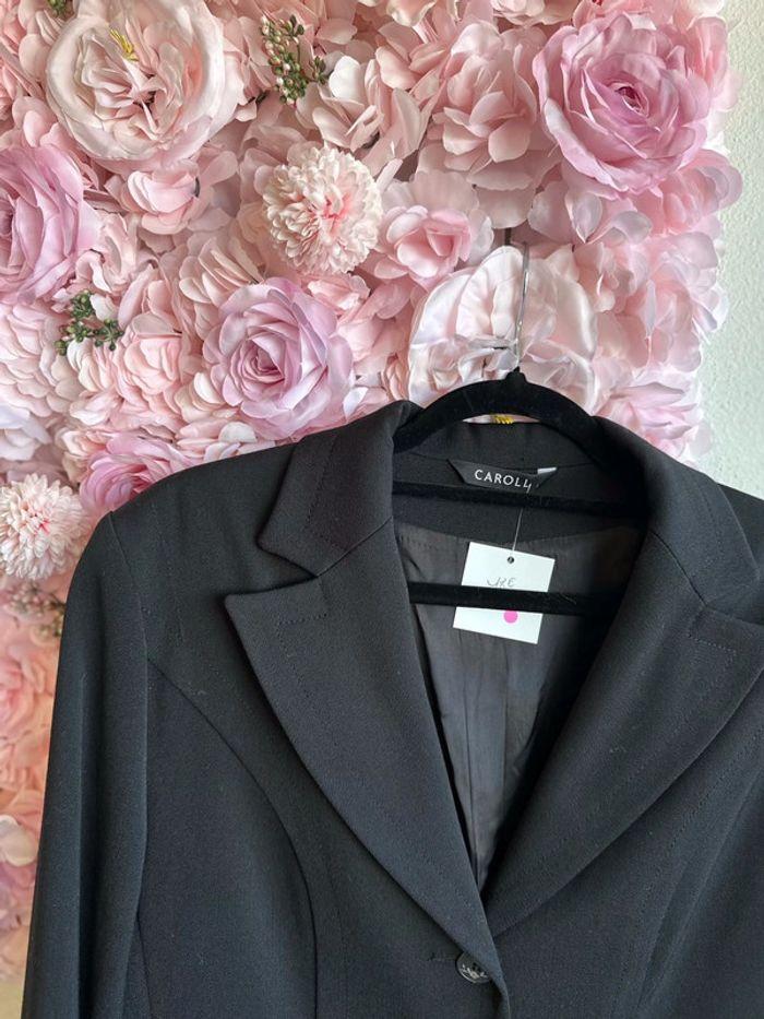 Blazer noir de la marque Caroll en taille 40 - photo numéro 2