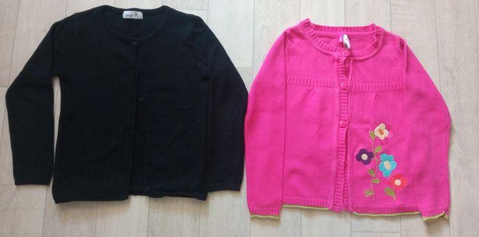 Lot de 2 gilets fille en taille 5 ans