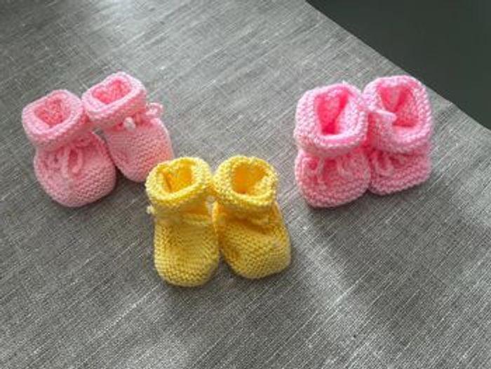 Lot de 3 paires de chaussons laine bébé naissance fait main - photo numéro 1