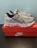 Nike vomero 5 gris rose