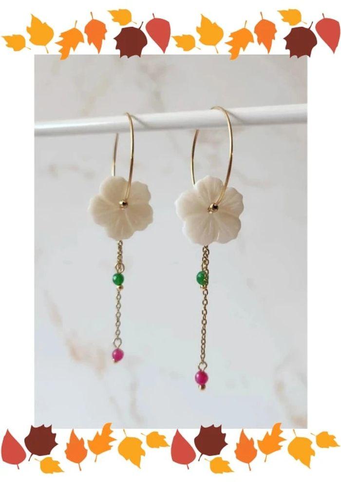 🌺 Boucles d'oreilles originale fleur blanche 🌺 - photo numéro 1