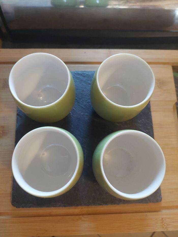 Lot 4 tasses posées sur une ardoise TBE - photo numéro 3