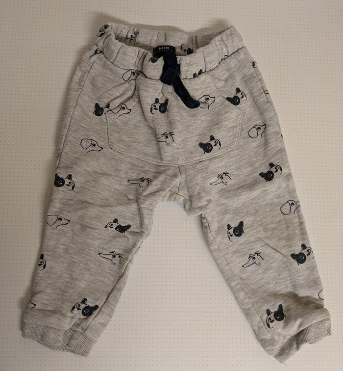 Pantalon jogging gris avec motif chien Taille 18 mois Kiabi - photo numéro 1