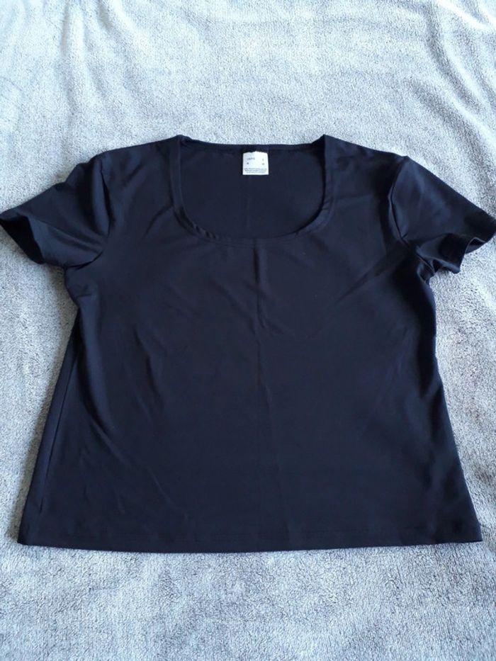 Tee shirt noir lycra 44/46 - photo numéro 1