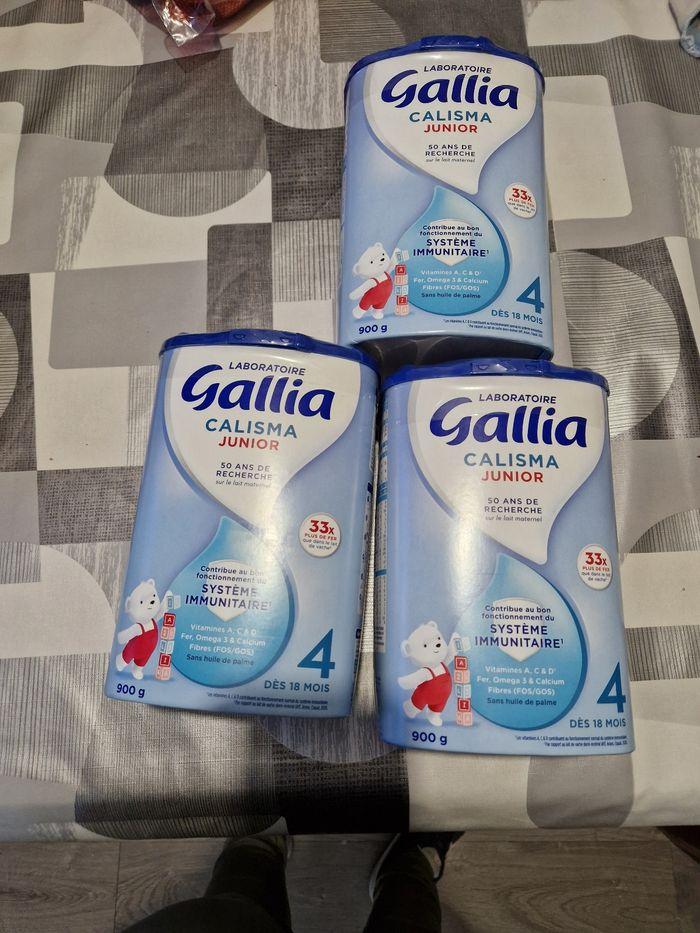 Lot de 3 boîtes  de lait