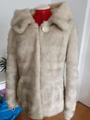 Manteau fausse fourrure beige