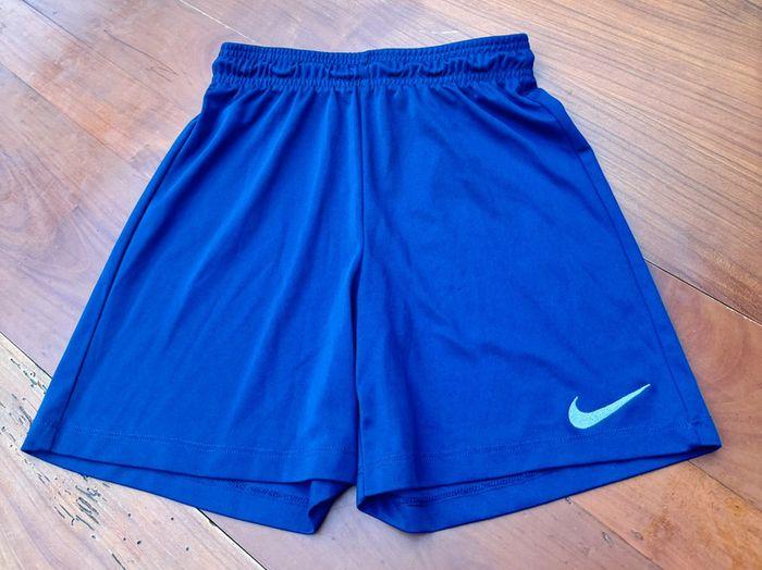 Short de sport Nike 10 ans - photo numéro 1