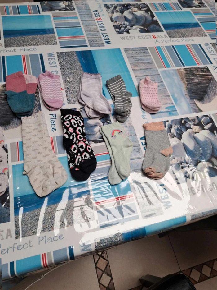 11  paires  de  chaussettes  filles  taille  23-26 - photo numéro 3