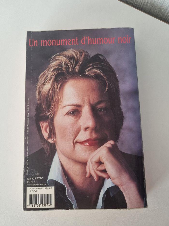 Livre L'île des chiens de Patricia Cornwell - photo numéro 2