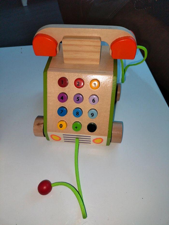 Téléphone en bois neuf pour enfant 3 ans - photo numéro 1