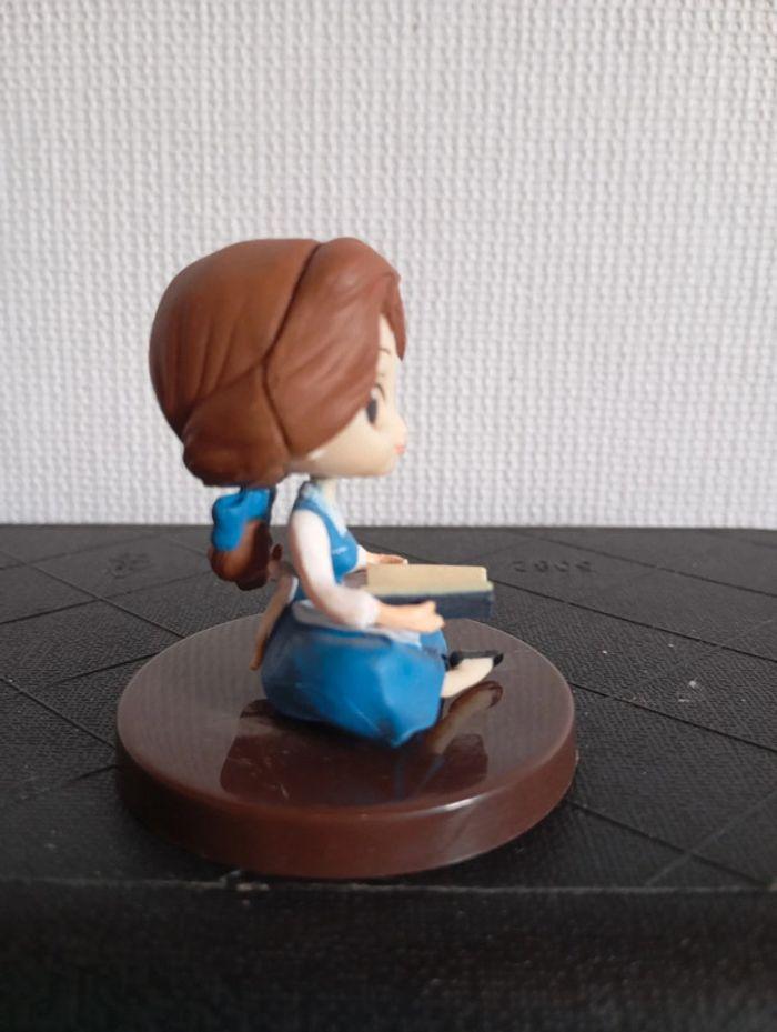 Figurine Belle en villageoise Disney - photo numéro 4