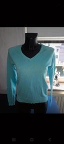 Pull bleu col en V