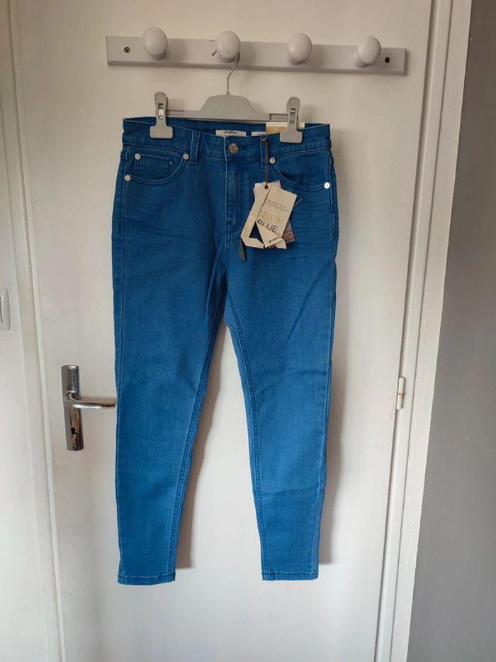 Jean neuf stradivarius taille 38 bleu - photo numéro 1