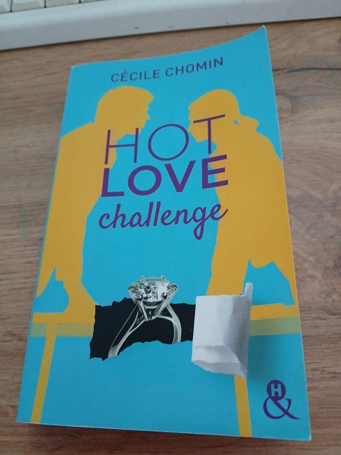 LIVRE HOT LOVE CHALLENGE DE CECILE CHOMIN - photo numéro 1