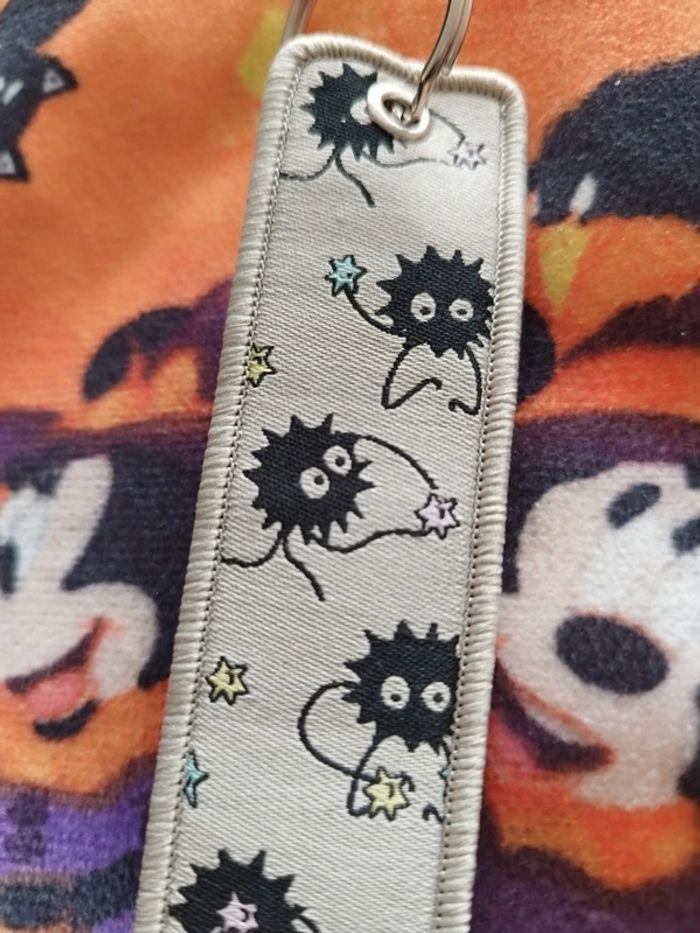 Porte clé tissu rectangulaire susuwatari

Noiraudes Ghibli Chihiro - photo numéro 2