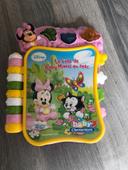 Livre baby minnie au parc