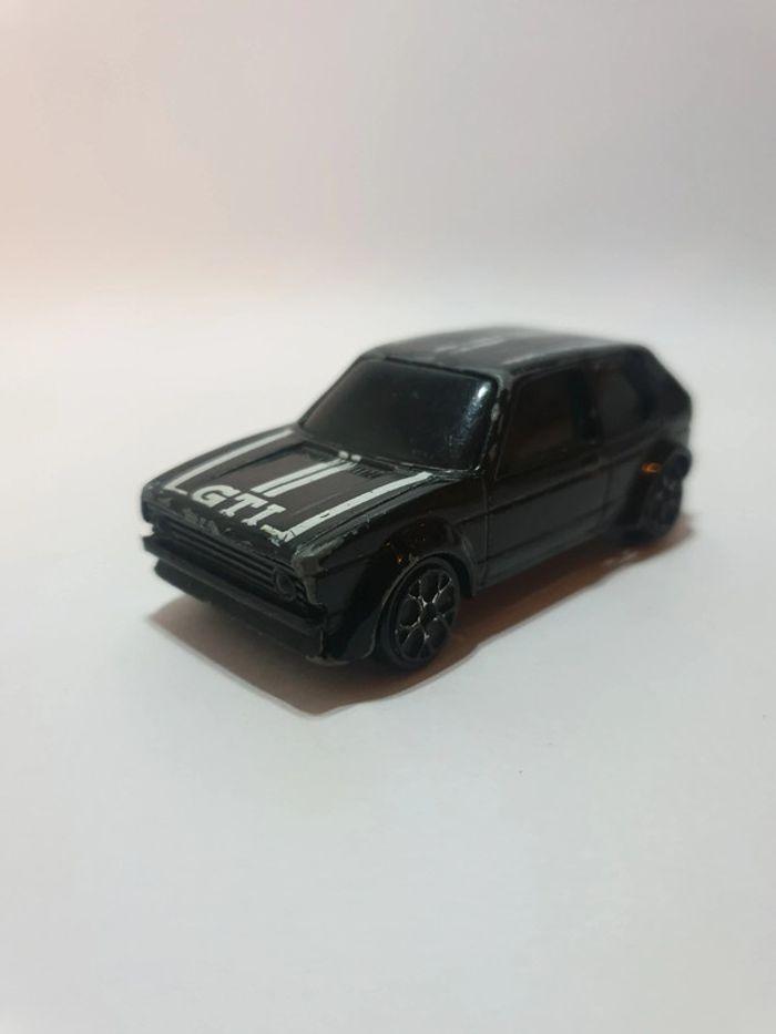 Maisto VW Golf GTI mk1 Black/White - 1/64 - photo numéro 1