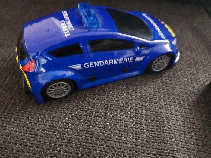 Voiture gendarmerie teleguidee radiocommandée - photo numéro 3