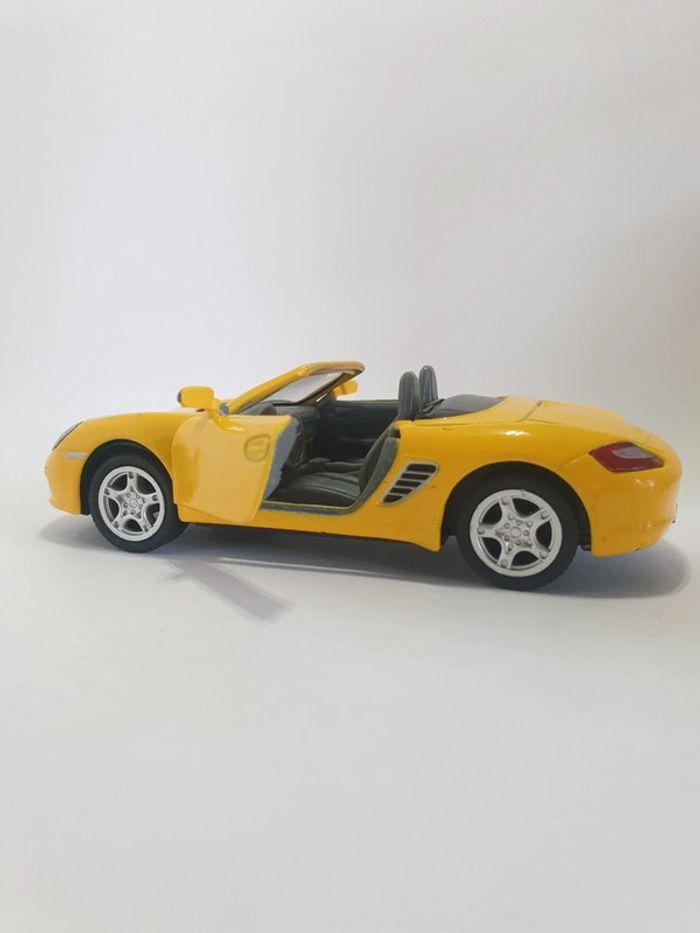 Kinsmart Porsche Boxster S Rétro Friction Jaune - 1/34 - photo numéro 10