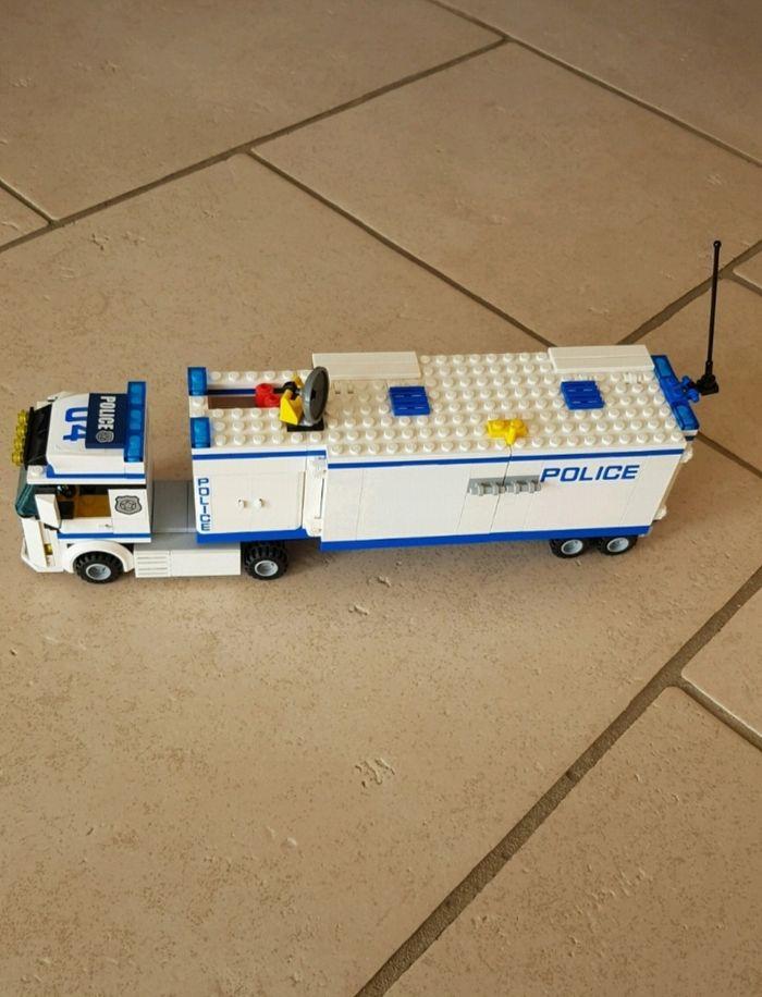 Camion lego police - photo numéro 1