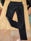 Jeans noir taille haute