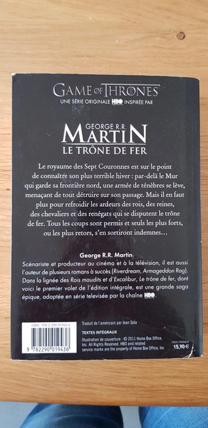 Livre le trone de fer - photo numéro 1