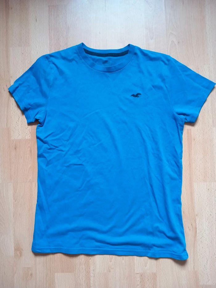 T-shirt bleu Hollister - photo numéro 1