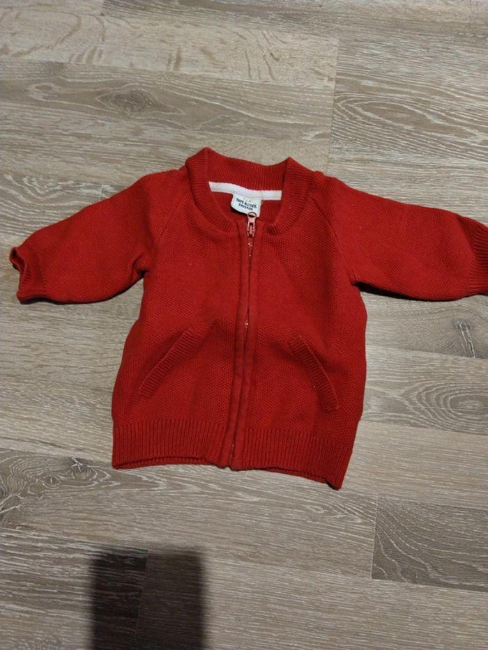 Gilet zippé, taille 3 mois, tape à l'oeil, très bon état 👶👶 - photo numéro 1