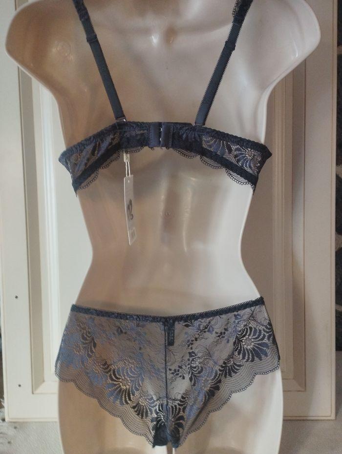 Ensemble lingerie neuf bleu roi et gris. 85C et M pour la culotte sans couture - photo numéro 5