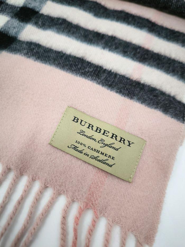 Écharpe Burberry cachemire - photo numéro 2