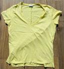 T-shirt jaune