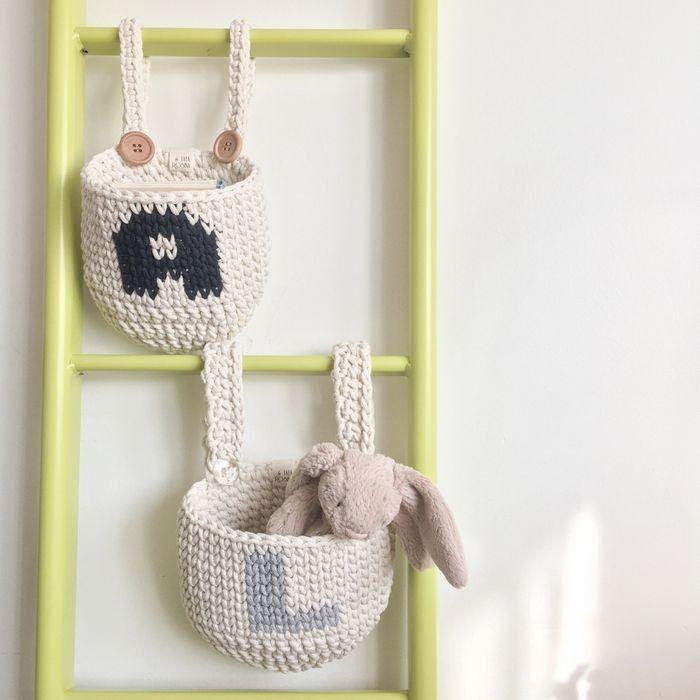 Panier rangement accroché au lit de bébé - photo numéro 6